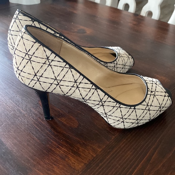 Coach and Four Black and Cream Heels - Picture 4 of 6